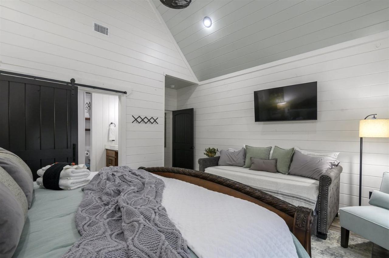 Aps Landing Villa Броукън Боу Екстериор снимка